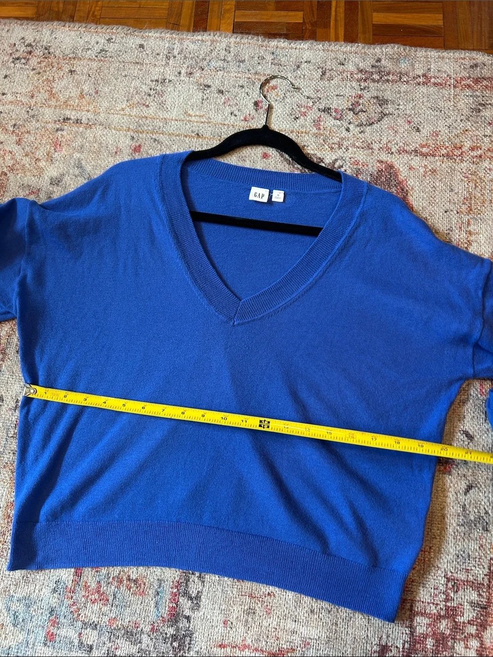 GAP Women's Cashsoft V-Neck Sweater